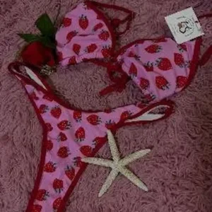 BIKINI FRESAS EUROPA